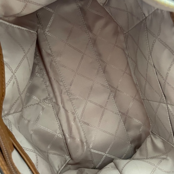 Michael Kors hand bag - Picture 4 of 5